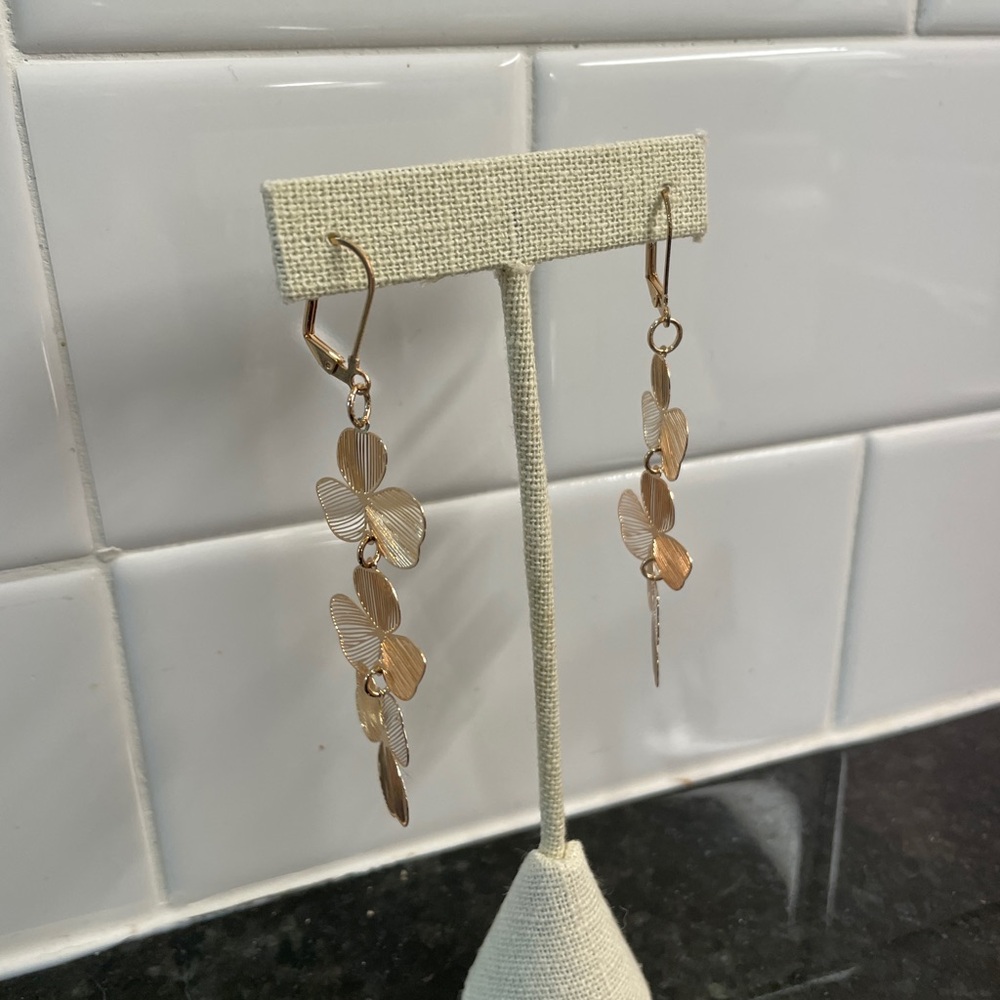 Elegant Gold Floral Drop Earrings - Picture 3 of 3